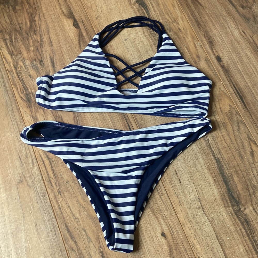 Cupshe size small navy blue and white striped bikini